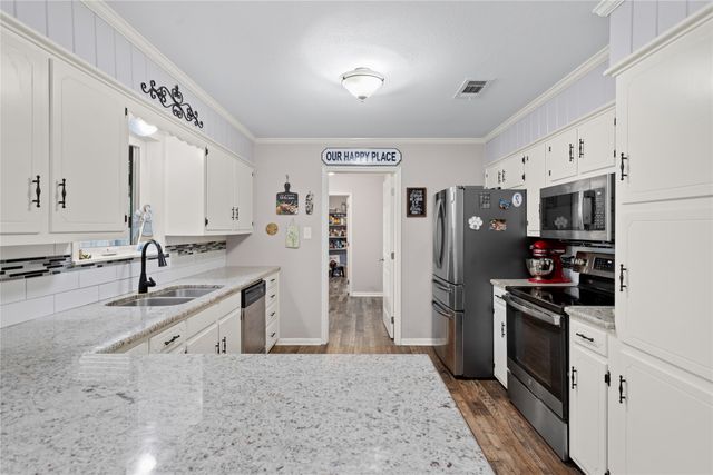 919 S Avenue N, Clifton, TX 76634