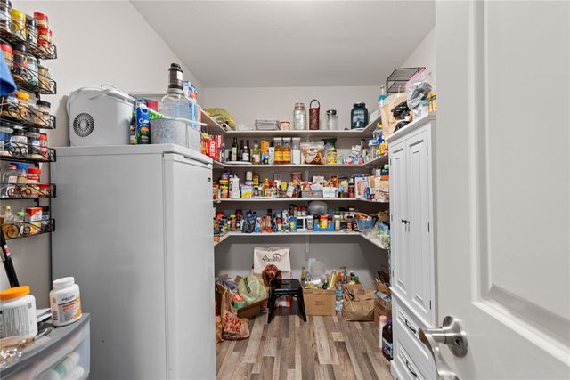 919 S Avenue N, Clifton, TX 76634