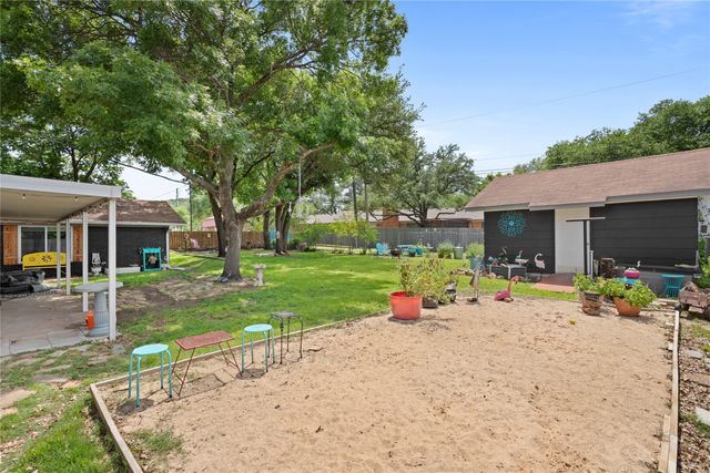919 S Avenue N, Clifton, TX 76634