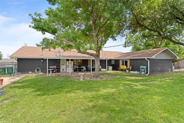 919 S Avenue N, Clifton, TX 76634