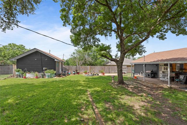 919 S Avenue N, Clifton, TX 76634
