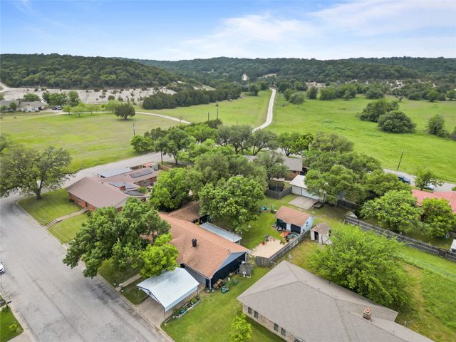 919 S Avenue N, Clifton, TX 76634