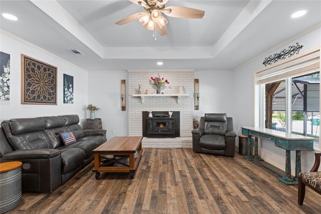 919 S Avenue N, Clifton, TX 76634
