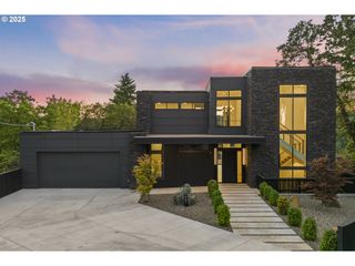 985 Se RIMROCK Ln, Milwaukie, OR 97267