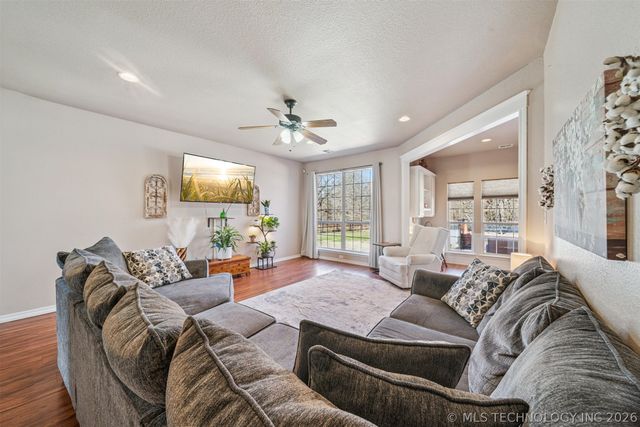 10613 Burton Lane, Skiatook, OK 74070