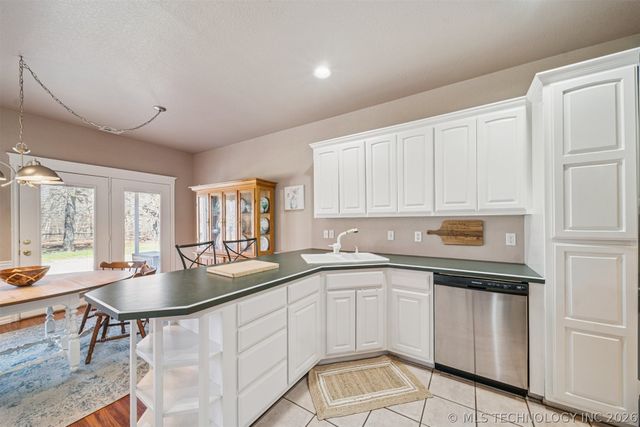 10613 Burton Lane, Skiatook, OK 74070