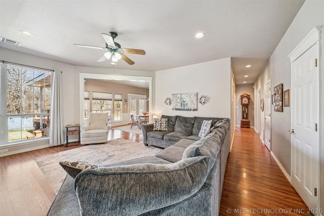 10613 Burton Lane, Skiatook, OK 74070