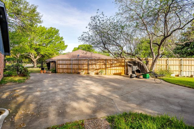 4650 Flat Rock Court, Fort Worth, TX 76132