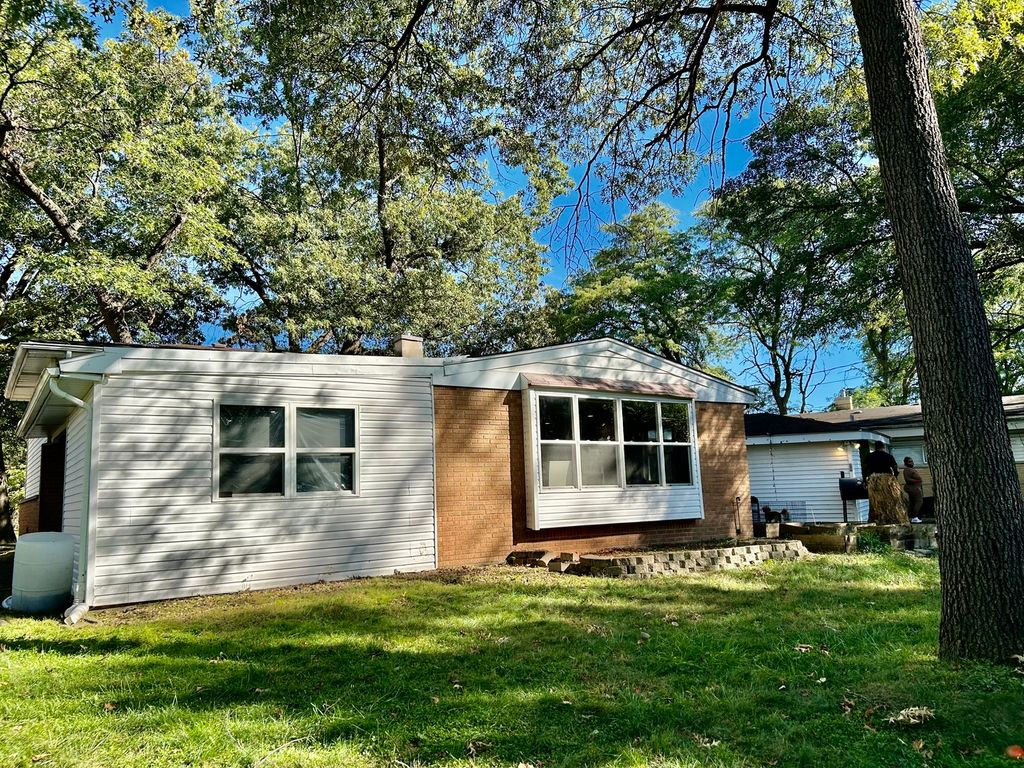 17308 Forestway Drive, East Hazel Crest, IL 60429