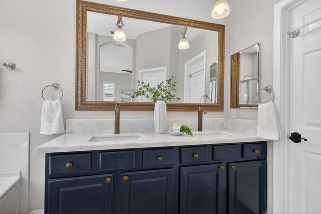 2624 Baybridge St, Sacramento, CA 95833