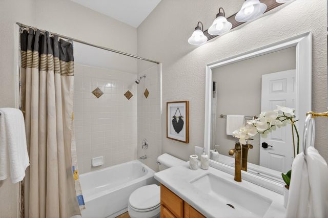 2624 Baybridge St, Sacramento, CA 95833