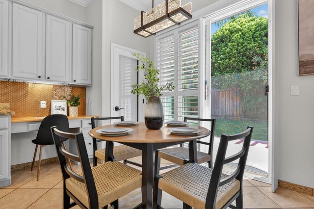 2624 Baybridge St, Sacramento, CA 95833