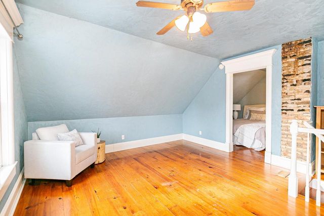 1424 E COLLEGE AVENUE, Appleton, WI 54915