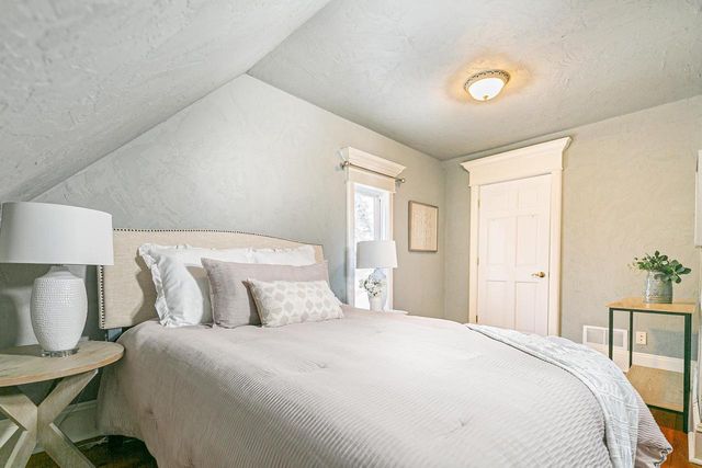 1424 E COLLEGE AVENUE, Appleton, WI 54915