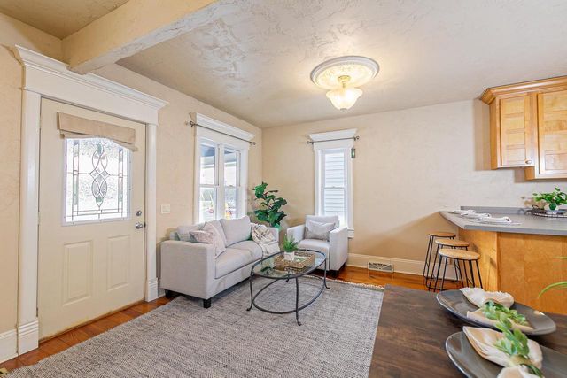 1424 E COLLEGE AVENUE, Appleton, WI 54915