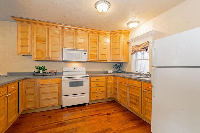 1424 E COLLEGE AVENUE, Appleton, WI 54915