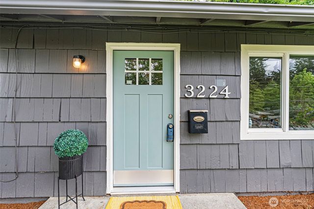 3224 Halverson Avenue, Bremerton, WA 98310