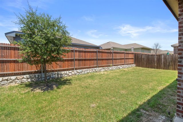 2004 Princeton Avenue, Farmersville, TX 75442