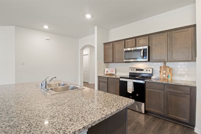 2004 Princeton Avenue, Farmersville, TX 75442