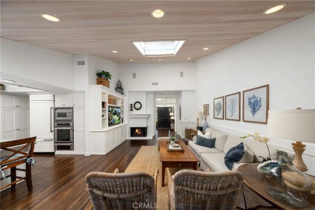 877 Sandcastle Drive, Corona Del Mar, CA 92625