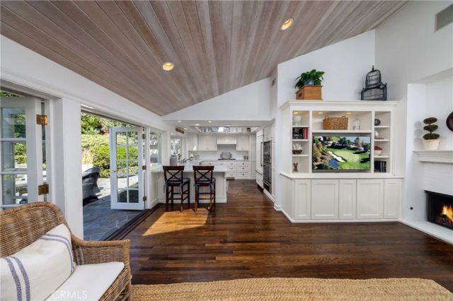 877 Sandcastle Drive, Corona Del Mar, CA 92625