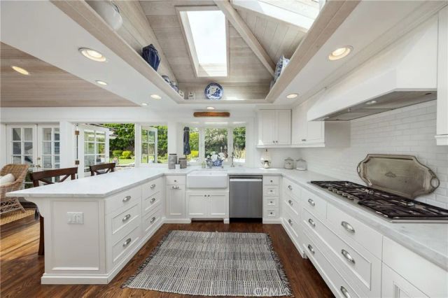 877 Sandcastle Drive, Corona Del Mar, CA 92625