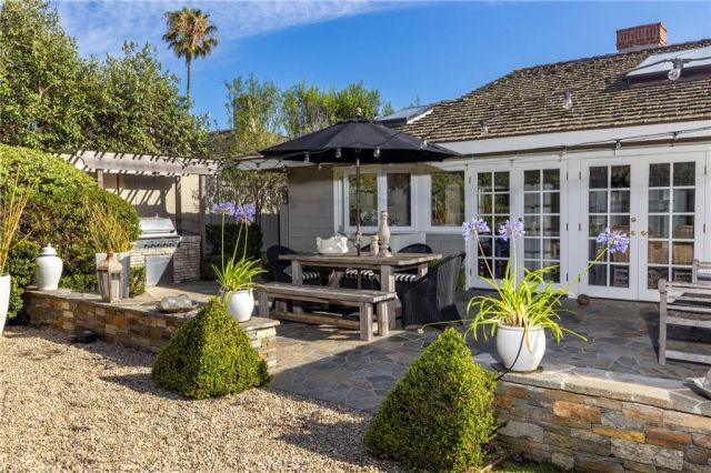 877 Sandcastle Drive, Corona Del Mar, CA 92625