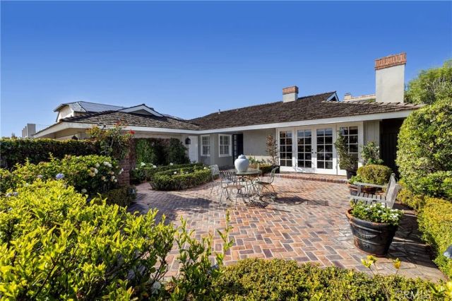 877 Sandcastle Drive, Corona Del Mar, CA 92625