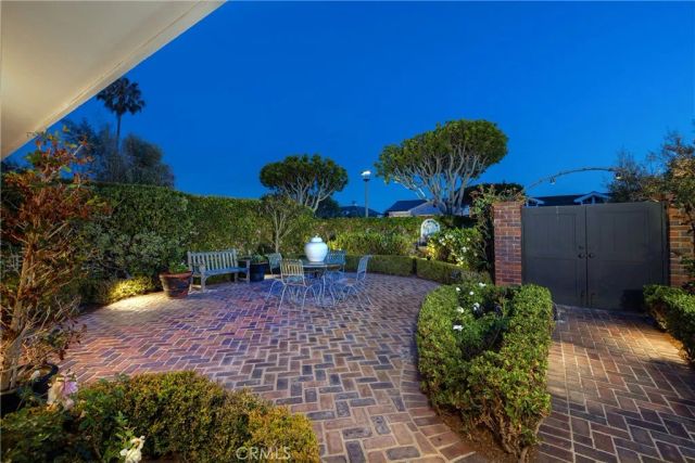877 Sandcastle Drive, Corona Del Mar, CA 92625