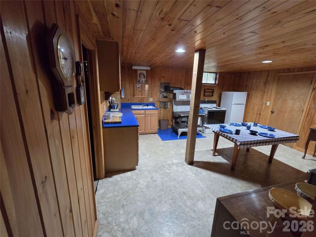692 Buck Hill Road, Newland, NC 28657
