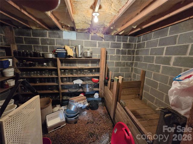692 Buck Hill Road, Newland, NC 28657