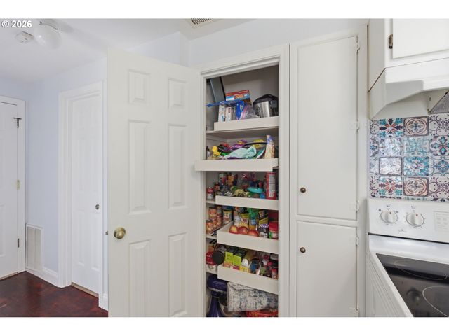 515 Nw DIMMICK St, Grants Pass, OR 97526