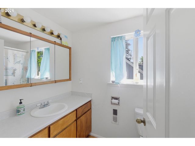 515 Nw DIMMICK St, Grants Pass, OR 97526