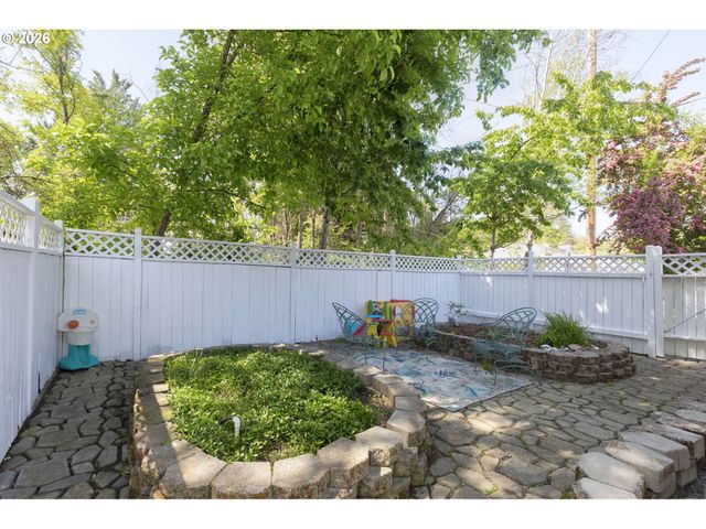 515 Nw DIMMICK St, Grants Pass, OR 97526