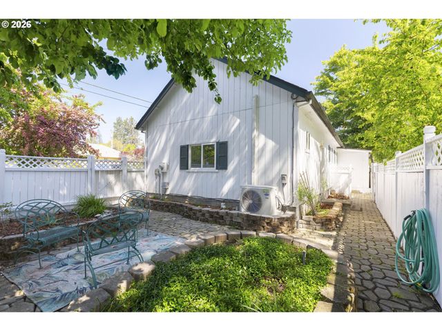 515 Nw DIMMICK St, Grants Pass, OR 97526