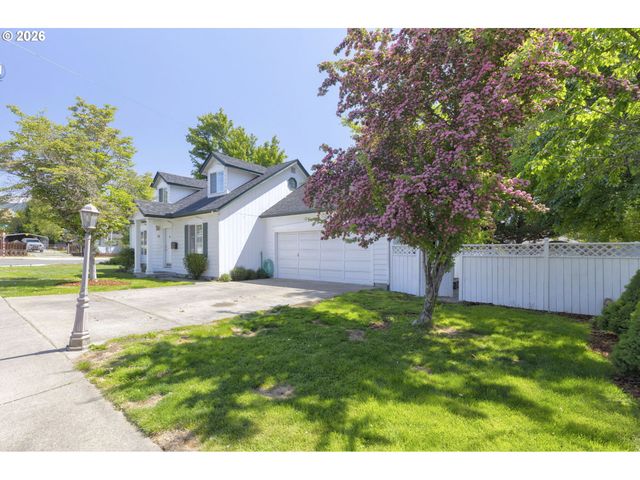 515 Nw DIMMICK St, Grants Pass, OR 97526
