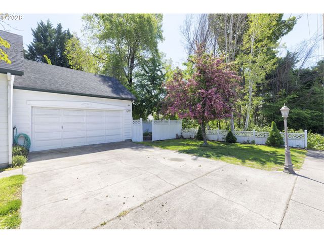 515 Nw DIMMICK St, Grants Pass, OR 97526