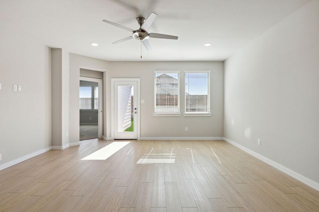 316 Bendecido LOOP, Elgin, TX 78621