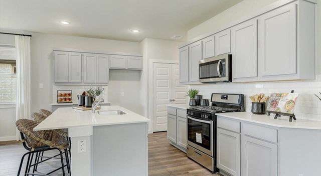 316 Bendecido LOOP, Elgin, TX 78621