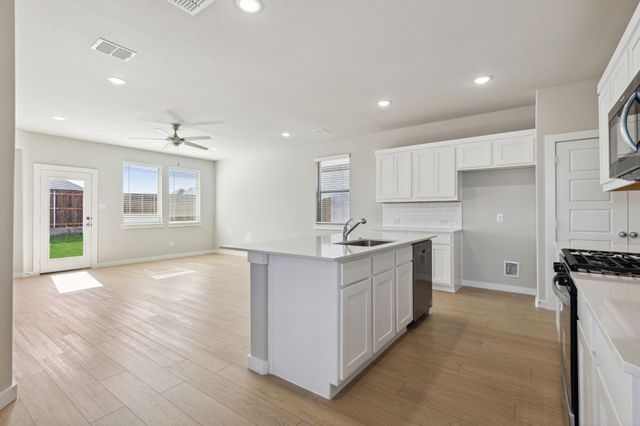 316 Bendecido LOOP, Elgin, TX 78621