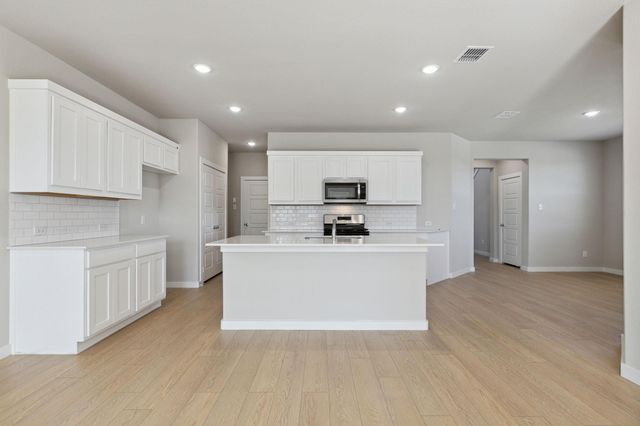 316 Bendecido LOOP, Elgin, TX 78621