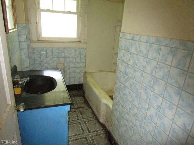 12 Oakcrest ST, Portsmouth, VA 23702