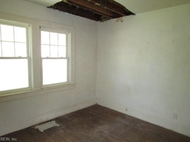 12 Oakcrest ST, Portsmouth, VA 23702