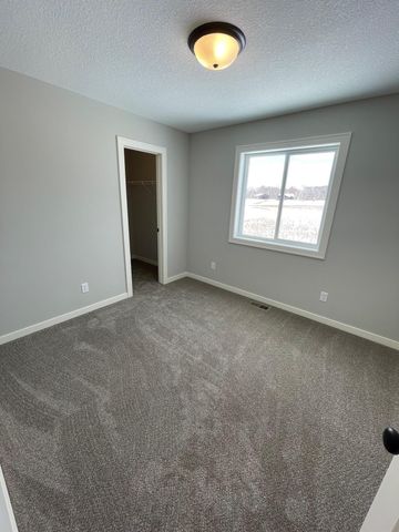 1411 34th Avenue SW, Cambridge, MN 55008