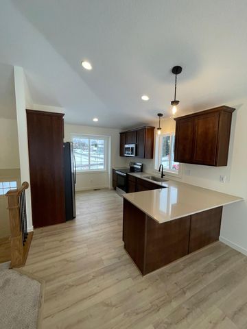 1411 34th Avenue SW, Cambridge, MN 55008