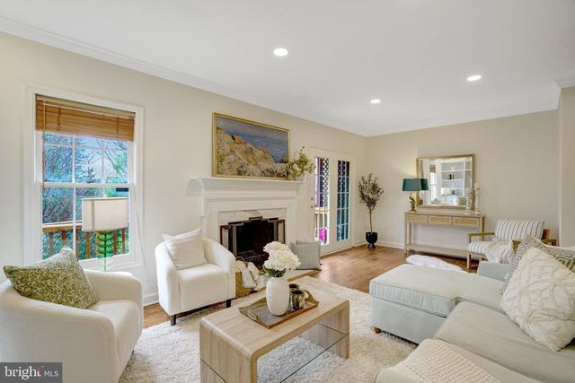 6331 CROOKED OAK LN, Falls Church, VA 22042