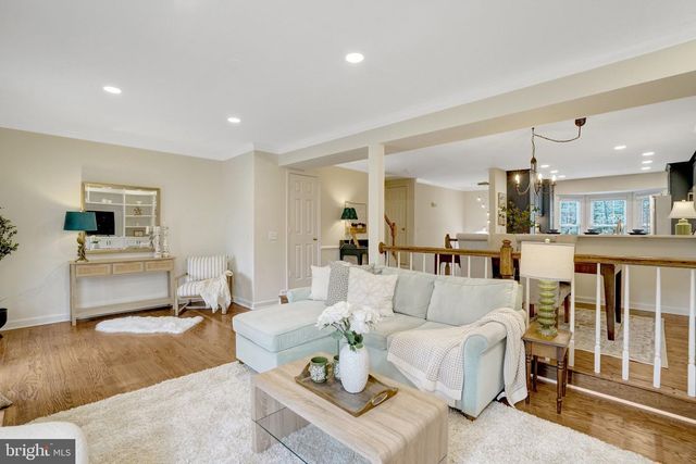 6331 CROOKED OAK LN, Falls Church, VA 22042