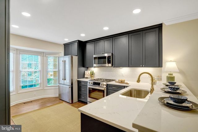 6331 CROOKED OAK LN, Falls Church, VA 22042