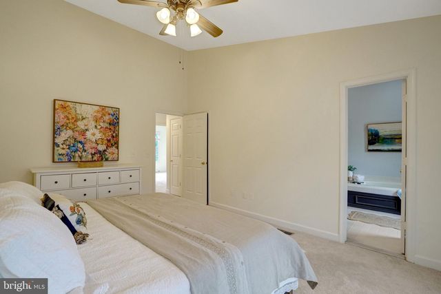 6331 CROOKED OAK LN, Falls Church, VA 22042