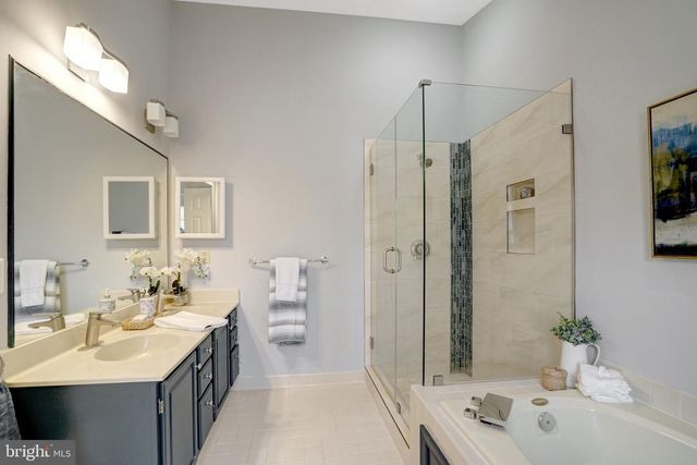 6331 CROOKED OAK LN, Falls Church, VA 22042